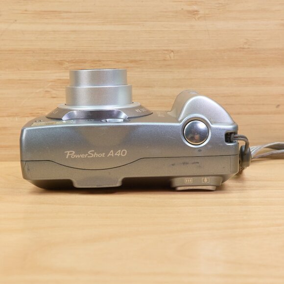 Vintage Canon Powershot A40 2 MP Digital Camera, 3x Optical Zoom - Picture 5 of 9